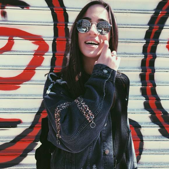 Meet your Posher, Francesca - Picture 1 of 1